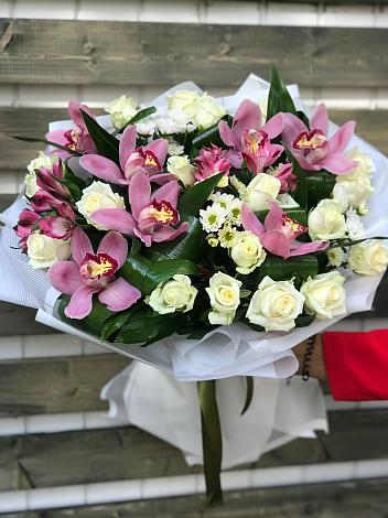 Букет цветов из: Розы и Хризантемы в Трехгорку