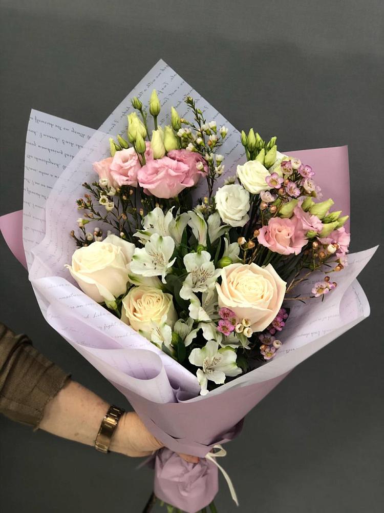 Букет цветов из: Альстромерии, Розы и Лизиантусы в Трехгорку