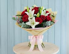 Букет цветов из:  Лилии и Розы в Трехгорку