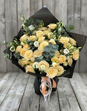 Букет цветов из:  Розы и Лизиантусы в Трехгорку