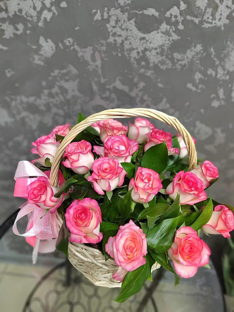 Цветочная композиция из Розы в корзине в Трехгорку