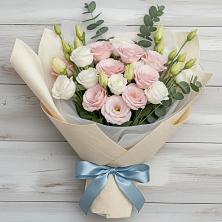 Букет цветов из:  Лизиантусы в Трехгорку