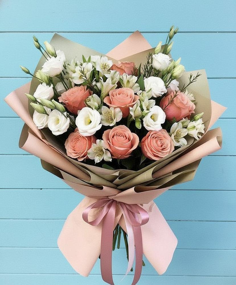 Букет цветов из: Розы, Альстромерии и Лизиантусы в Трехгорку