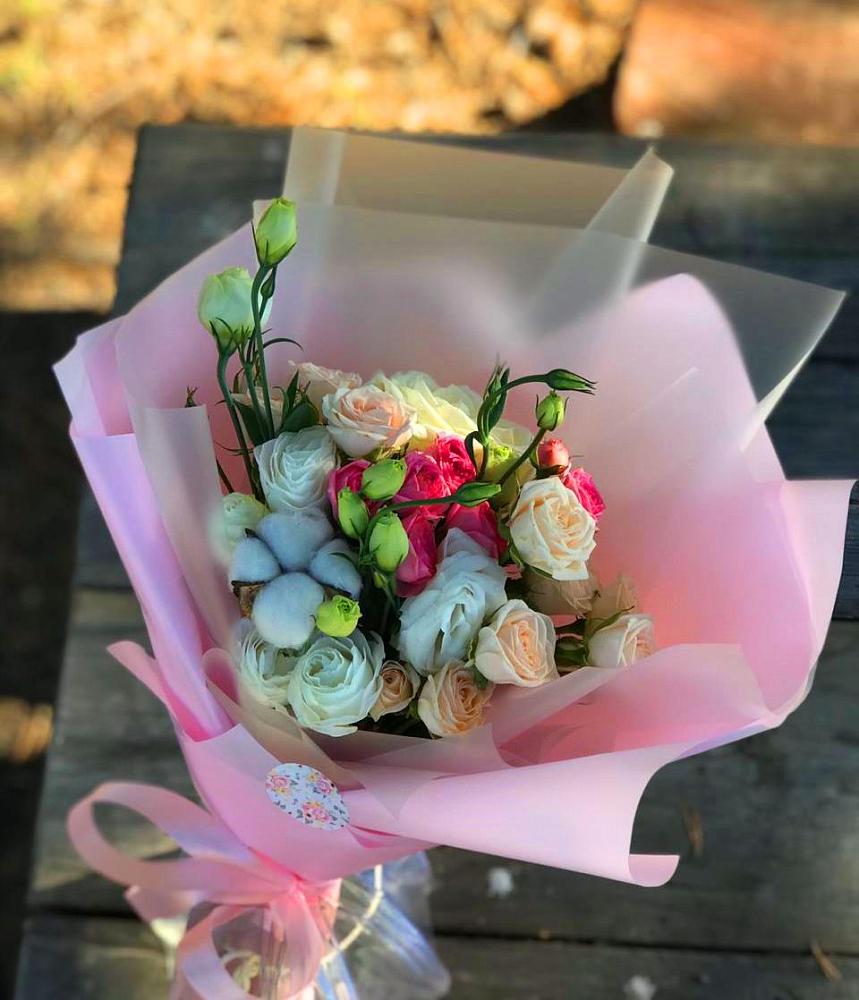 Букет цветов из: Розы и Лизиантусы в Трехгорку