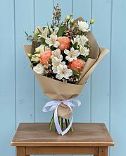 Букет цветов из:  Альстромерии, Лизиантусы, Розы и Хризантемы в Трехгорку