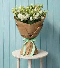 Букет цветов из:  Лизиантусы в Трехгорку