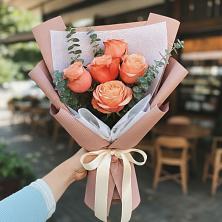 Букет цветов из:  Розы в Трехгорку