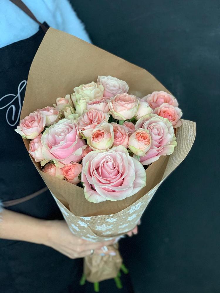 Букет цветов из: Хризантемы и Розы в Трехгорку