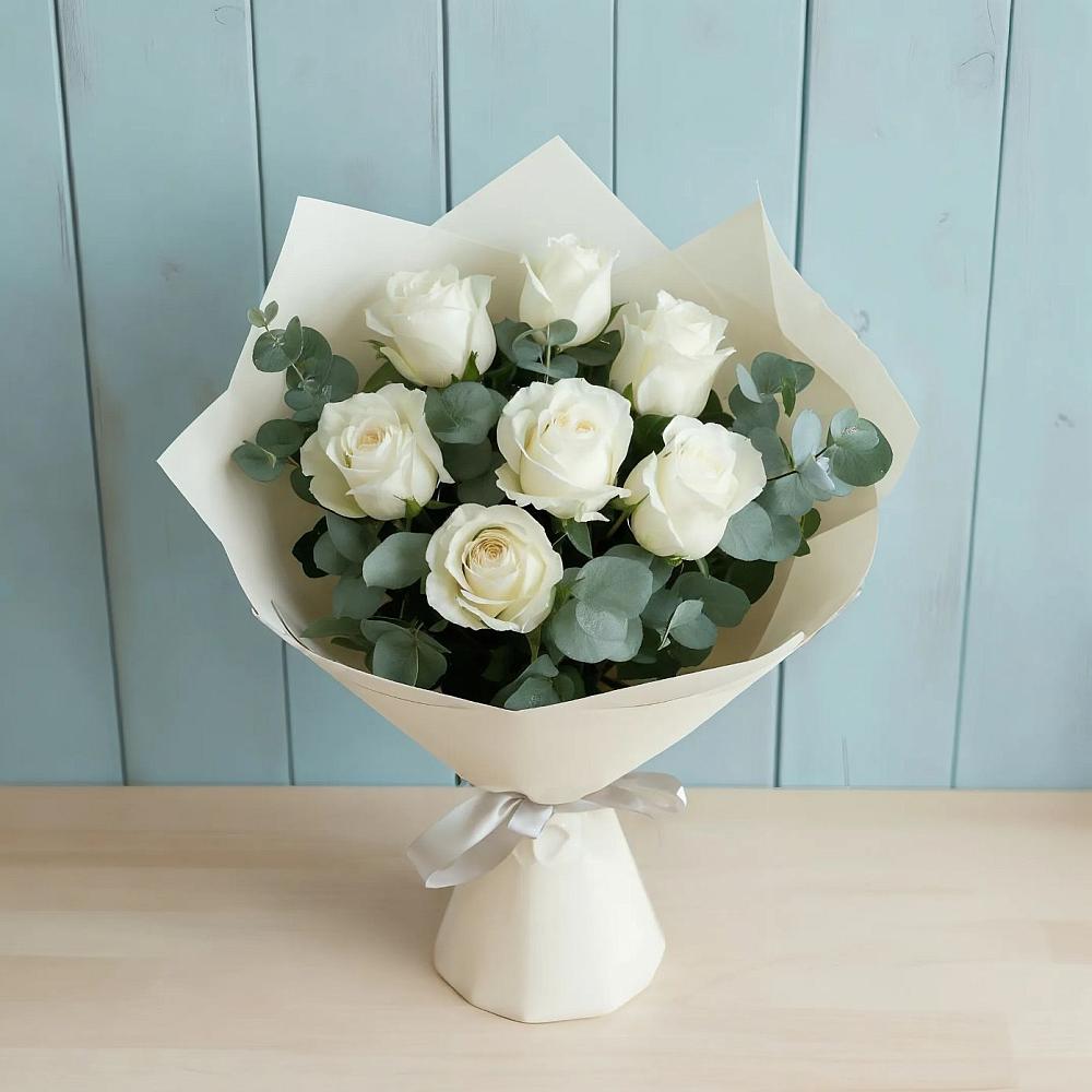 Букет Белые розы в Эвкалипте в Трехгорку