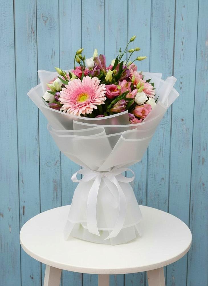 Букет цветов из: Герберы, Альстромерии и Лизиантусы в Трехгорку