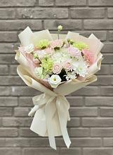 Букет цветов из:  Гвоздики, Розы, Лизиантусы и Хризантемы #REPLACE_PRED# Трехгорку
