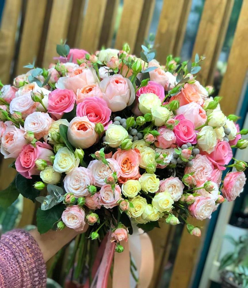 Букет цветов из: Розы в Трехгорку