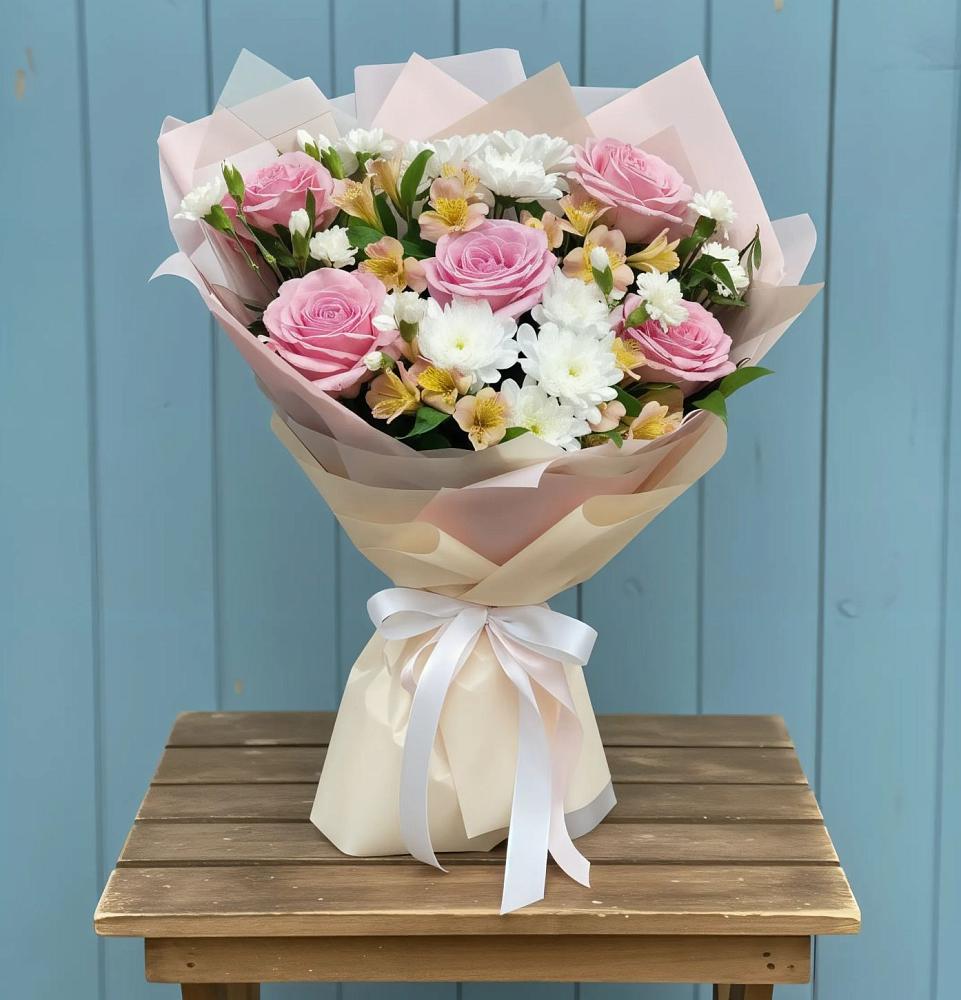 Букет цветов из: Гвоздики, Орхидеи и Розы в Трехгорку