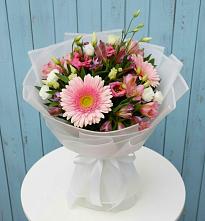 Букет цветов из:  Герберы, Альстромерии и Лизиантусы #REPLACE_PRED# Трехгорку