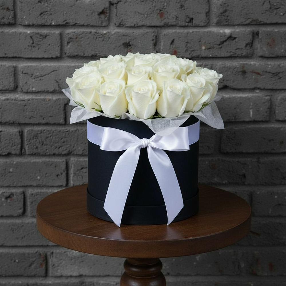 Цветочная композиция из Розы в шляпной коробке в Трехгорку