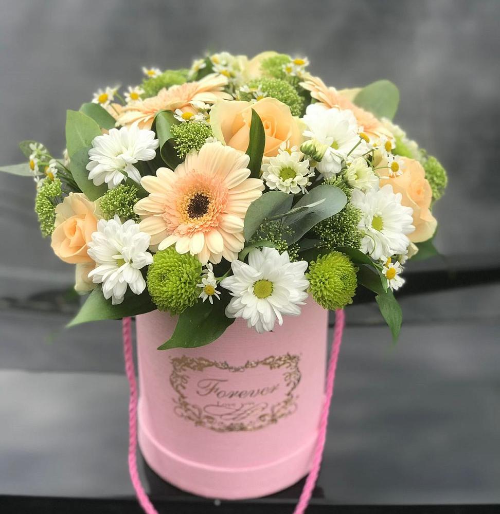 Цветочная композиция из Розы, Герберы и Хризантемы в шляпной коробке в Трехгорку