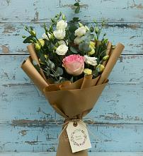 Букет цветов из:  Розы и Лизиантусы в Трехгорку