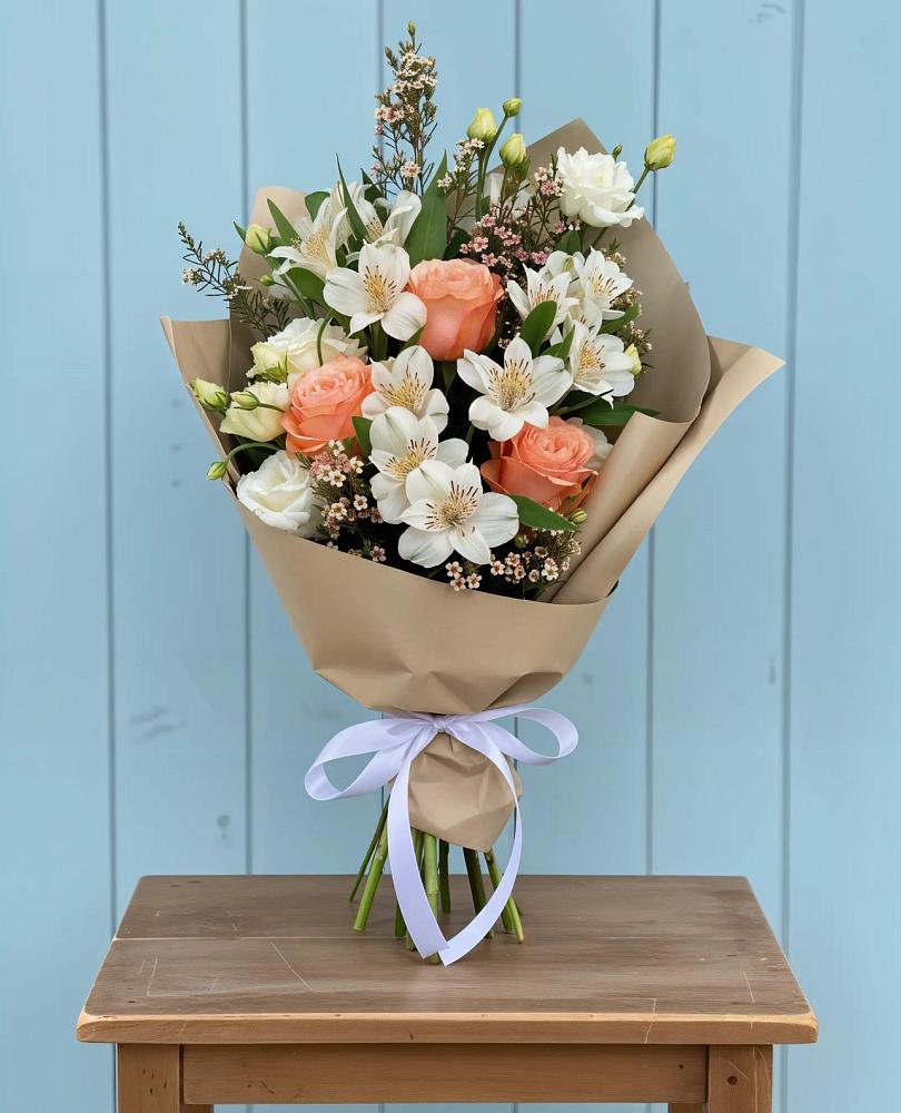 Букет цветов из: Альстромерии, Лизиантусы, Розы и Хризантемы в Трехгорку